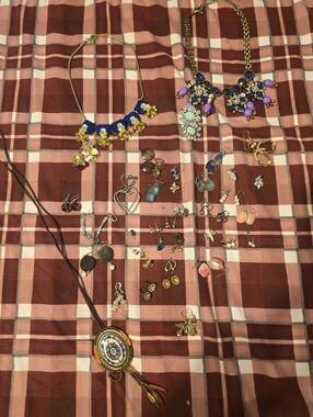 Jewelry Lot Of Ear Rings And Necklaces